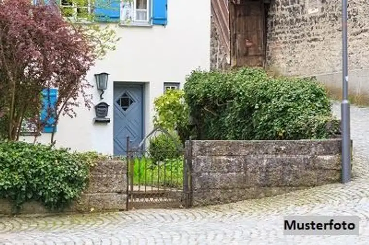 Einfamilien-Doppelhaushälfte in sehr gutem Zustand