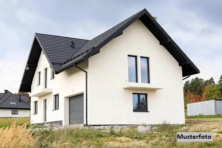 +++ Großes 2-Familienhaus mit Doppelgarage +++