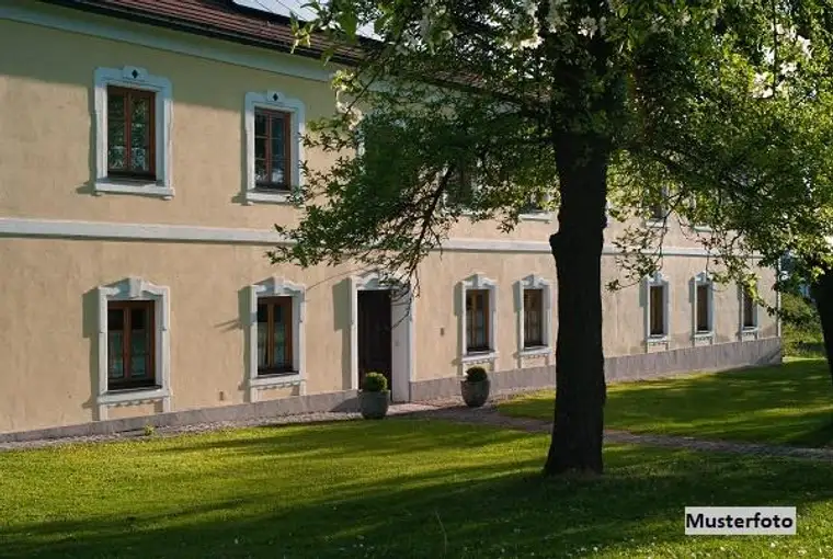 Hofstelle mit Waldgrundstück