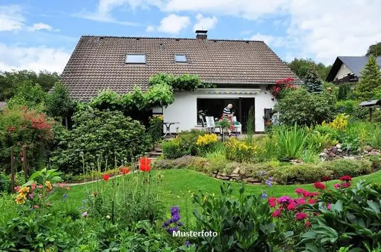 Einfamilienhaus mit Land- und Forstwirtschaftsfläche