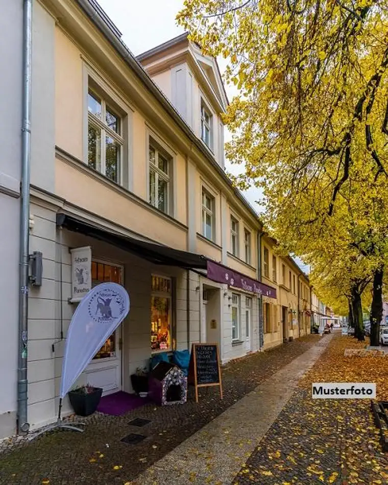 Freistehendes Wohn- und Geschäftshaus