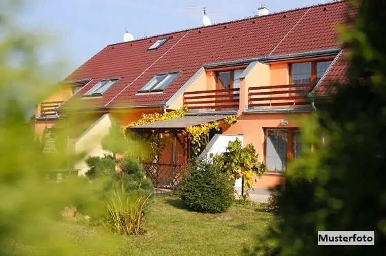 Einfamilien-Reihenhaus mit Carport