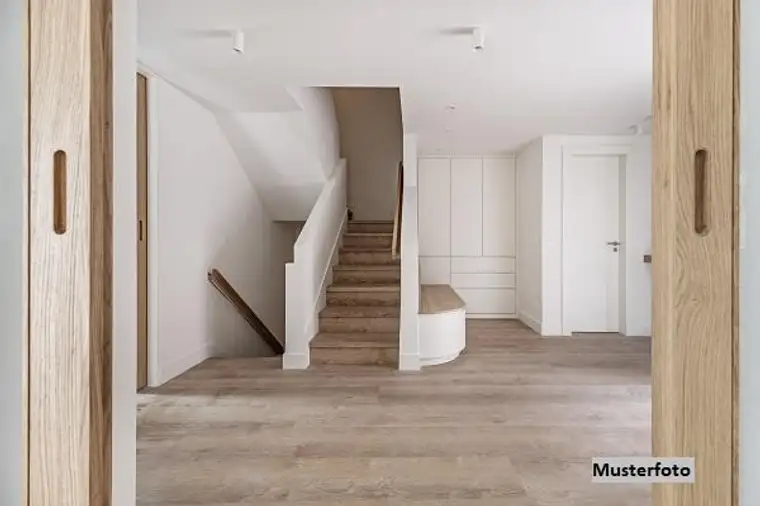Einfamilien-Doppelhaushälfte mit Dachterrasse und Pkw-Stellplätzen