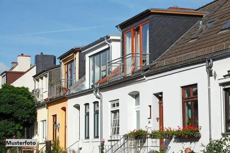 Einfamilien-Reihenmittelhaus mit Terrasse und Garten