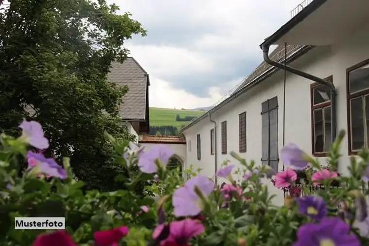 +++ Sehr gepflegtes 2-Familienhaus mit Garten und Terrasse +++