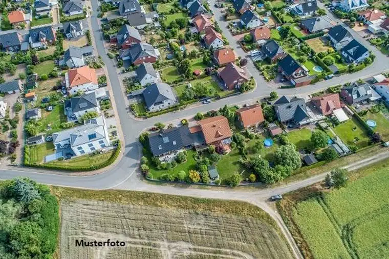 Einfamilienhaus mit Nebengelass