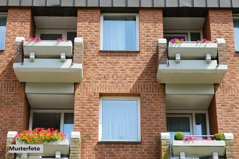 +++ Mehrfamilienhaus mit Stellplätzen +++
