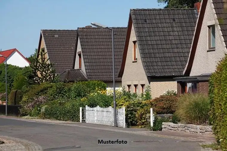 Einfamilienhaus mit 2 Carports