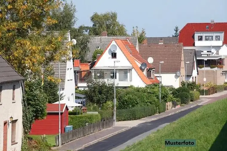 Einfamilienhaus mit Terrasse und Doppelgarage