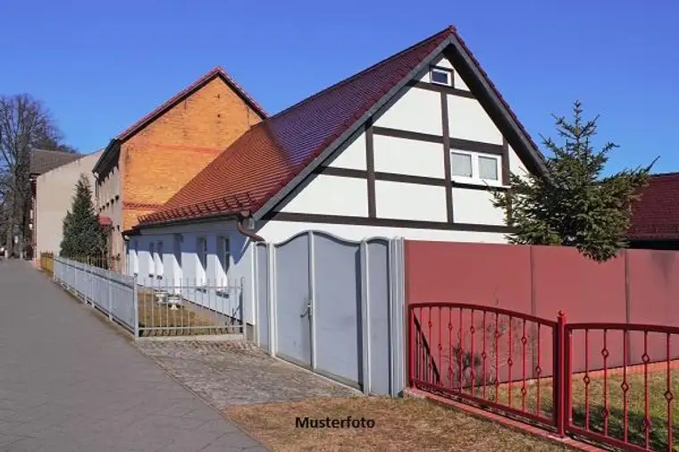 Ehem. landwirtschaftl. Wohnhaus mit Nebengebäude