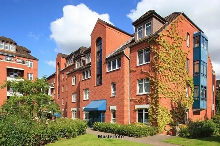 Mehrfamilien- mit Gartenhaus
