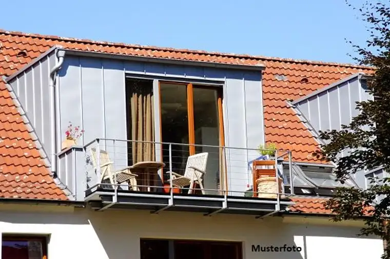 4-Zimmer-Wohnung mit Dachterrasse und 2 TG-Stellplätze
