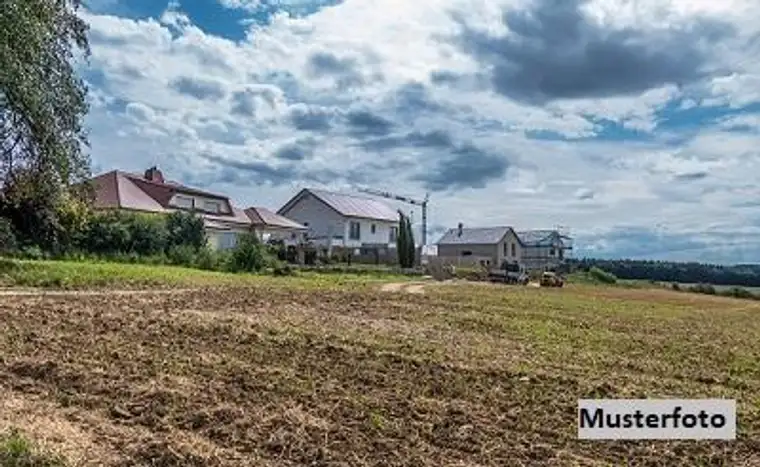 Ländliches Anwesen mit viel Potenzial - Wohnhaus instandsetzungsbedürftig