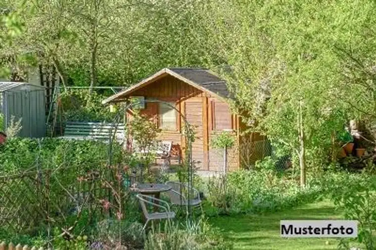 Gartenhütte, mit Garten im Bauland