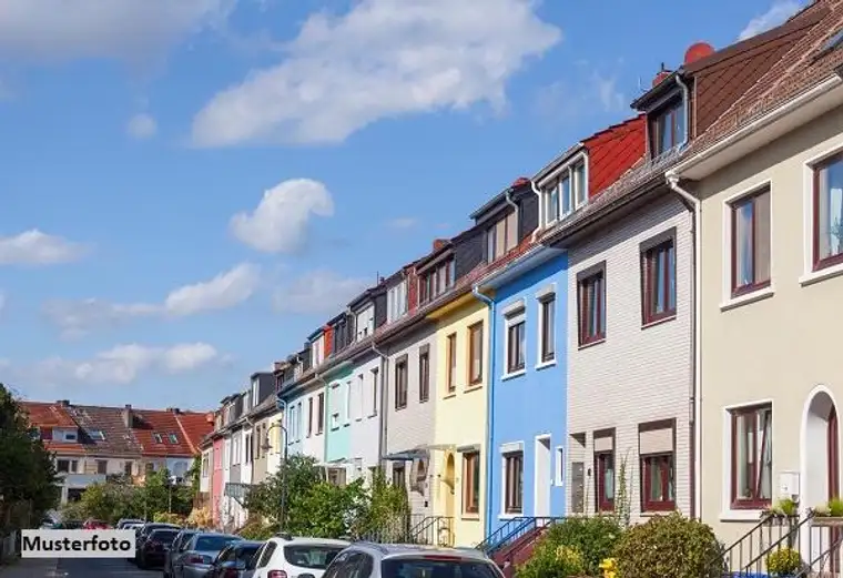 Familienfreundliches Reihenhaus mit Keller, Hobbyraum und 2 Loggien