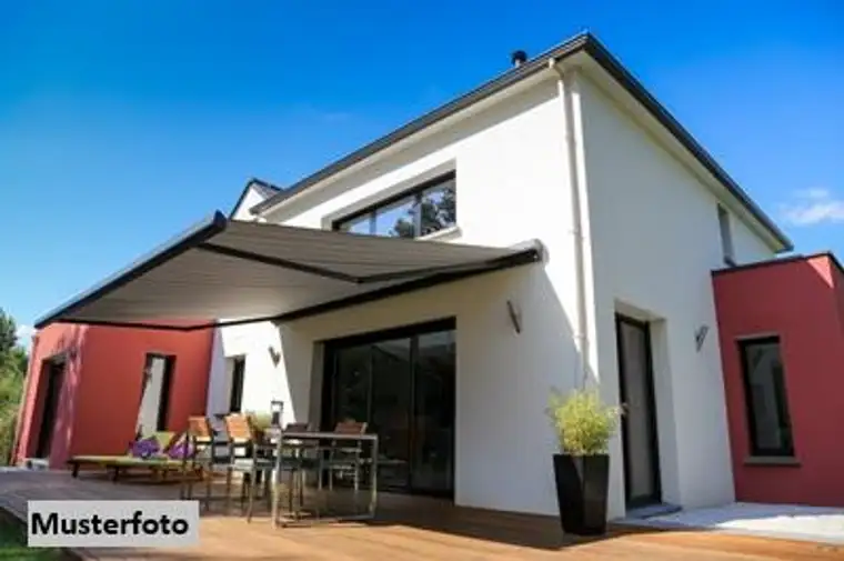 Großzügiges Einfamilienhaus mit 5 Schlafzimmern, Balkon &amp; Doppelgarage