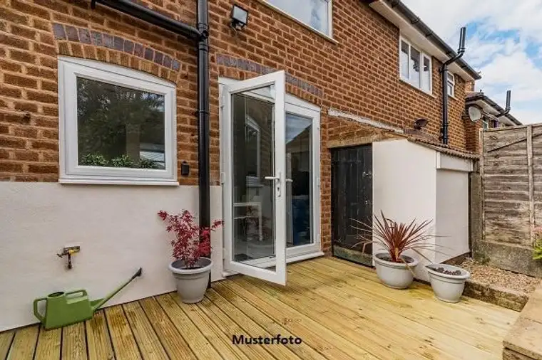 Modernes Einfamilien-Reihenhaus mit Kellerabteil, Garten und sehr gutem Erhaltungszustand