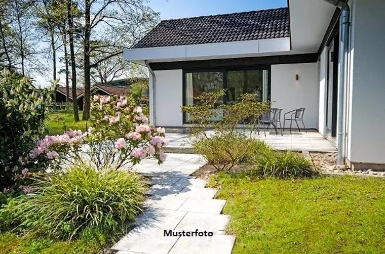 Großzügiges Einfamilienhaus mit 5 Schlafzimmern, Balkon &amp; Doppelgarage