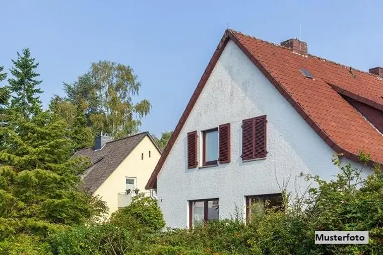 Großzügiges Einfamilienhaus in Hanglage mit Gästezimmern und Ferienwohnung