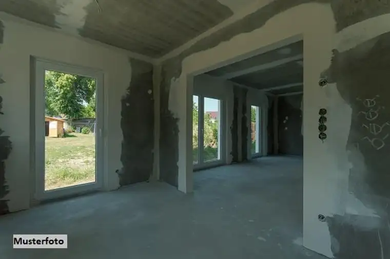 Reihenhausprojekt im Rohbau mit 3 Einheiten und 6 geplanten Carports