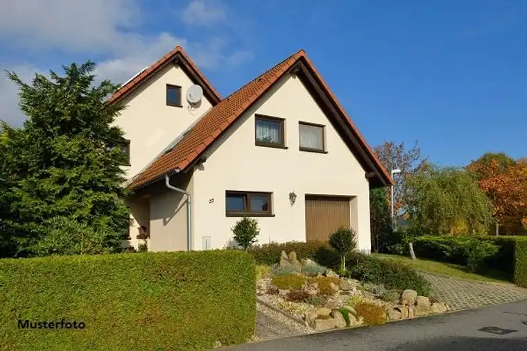Zweifamilienhaus mit Terrasse, Balkon, ausgebautem Dachgeschoss &amp; Werkstatt