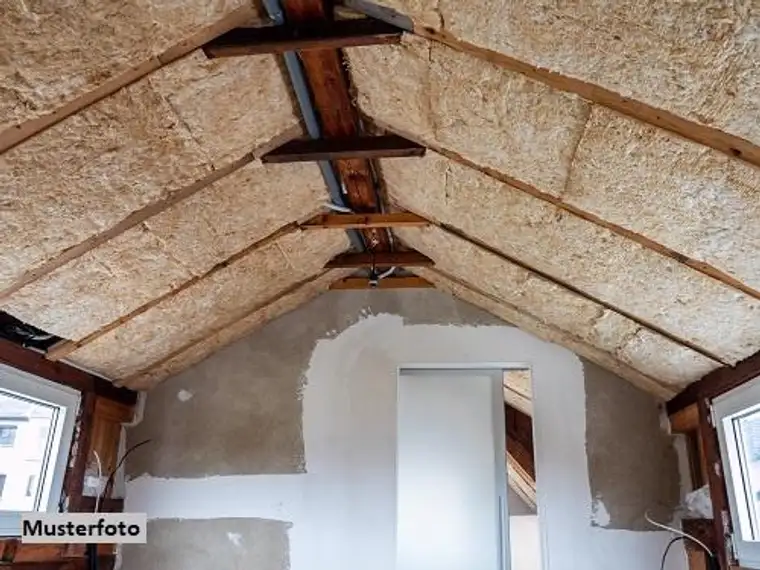 Rohdachboden mit geplantem Ausbau von zwei attraktiven Wohnungen