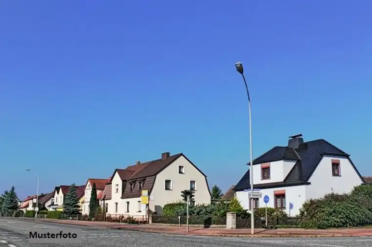 Zweifamilienhaus mit Terrasse, Balkon, ausgebautem Dachgeschoss &amp; Werkstatt