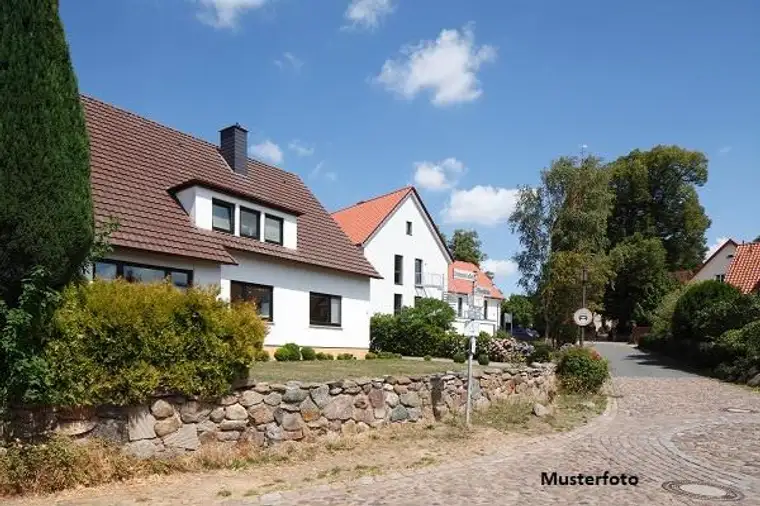 Kompaktes Eigenheim mit viel Potenzial &amp; gemütlicher Terrasse