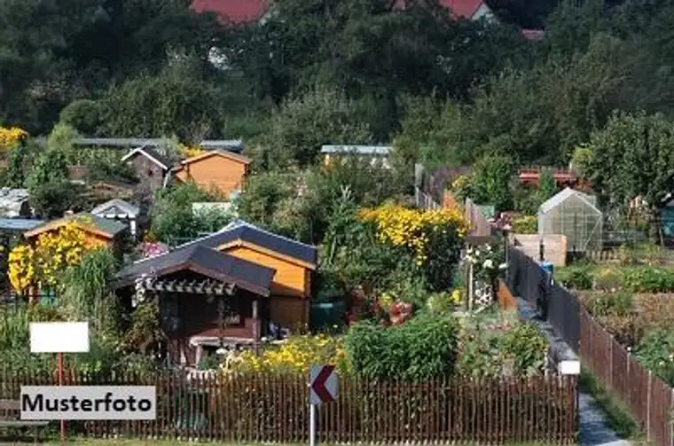 Kleines Gartenparadies mit Gartenhaus, Terrasse &amp; Teich