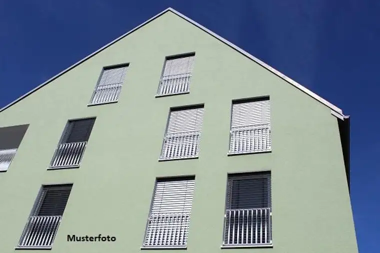 Mehrfamilienhaus mit Garage