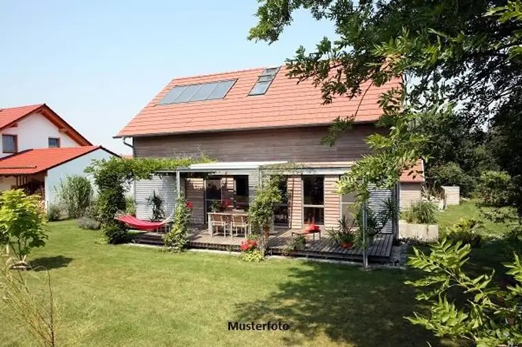 Familienfreundliches Einfamilienhaus mit 5 Zimmern, Terrasse, Pool &amp; großzügigem Keller