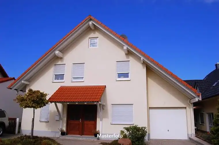 Ihr privater Wellnessbereich - Einfamilienhaus mit Hallenbad, Sauna und Garage