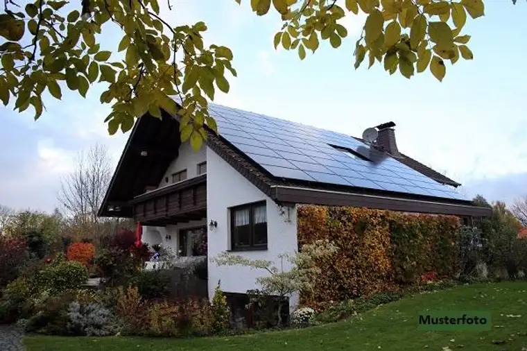 Viel Platz für zwei Generationen – 2-Familienhaus mit Garage