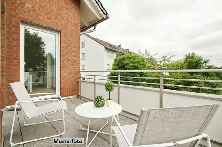 Helle 3-Zimmer-Wohnung mit Balkonen, Wohnküche &amp; 2 Pkw-Stellplätzen
