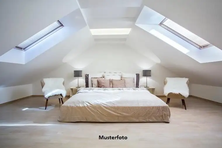 Attraktive 3-Zimmer-Wohnung im DG mit 3 Balkonen &amp; 2 Stellplätzen