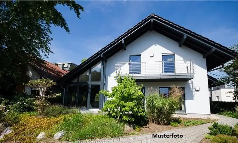 Zweifamilienhaus mit Wintergarten, Sauna und separatem Arbeitszimmer
