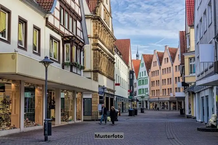 Historisches Wohn- und Geschäftshaus mit 17 Wohnungen und 4 Geschäftslokalen