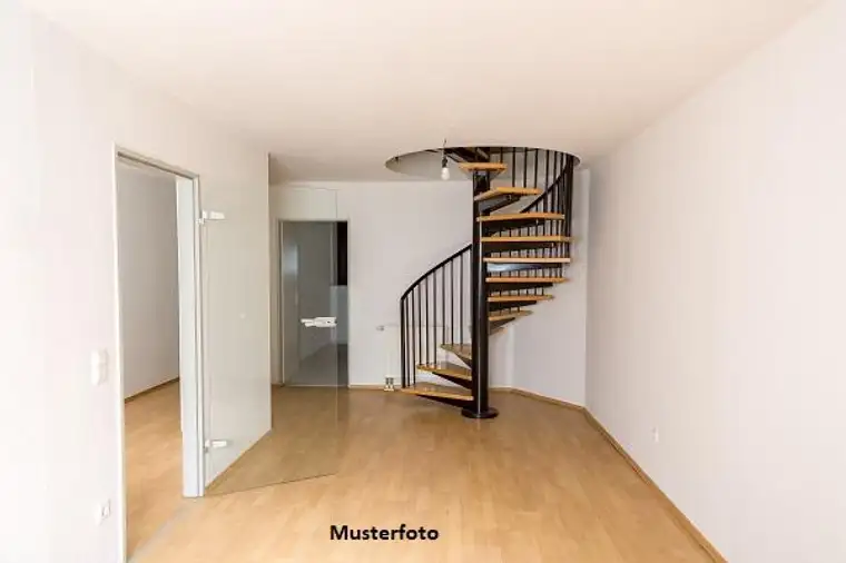 Wohnkomfort auf zwei Ebenen mit Garage und Galerie