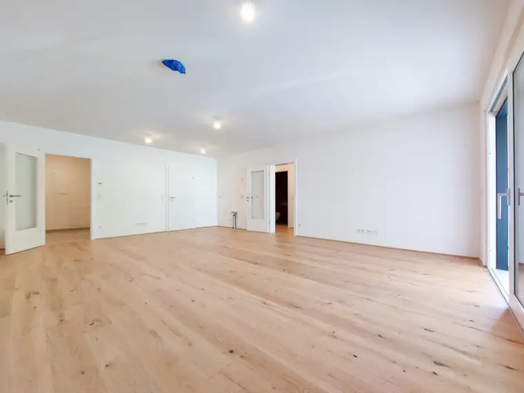 Hiqh-quality apartment! Near U1 - only 15 minutes to reach Vienna International Center! Free of commission