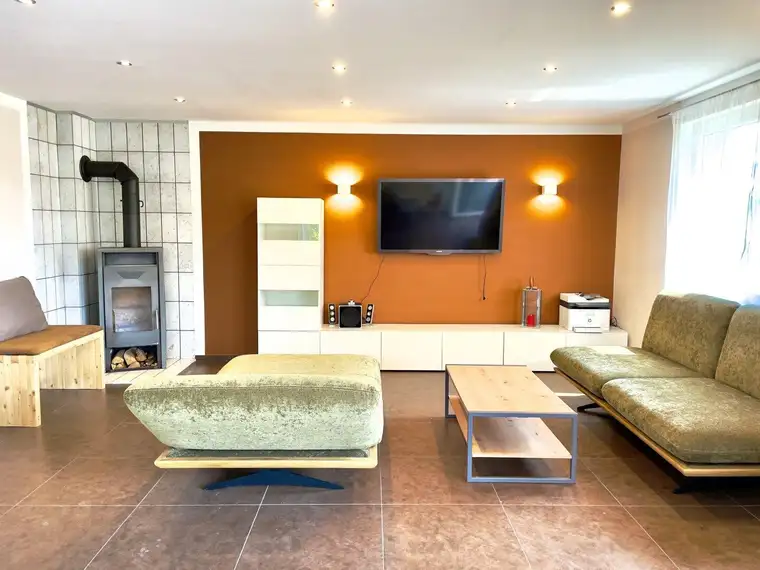 Modernes Einfamilienhaus mit großer Gartenfläche und Doppelgarage - Perfektes Zuhause für Ihre Familie!