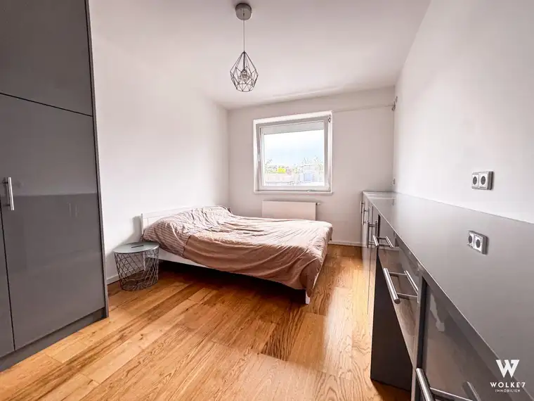 ERSTBEZUG NACH SANIERUNG: Loggia und umfassende Renovierung! 3-Zimmer-Wohnung in Brunn am Gebirge!