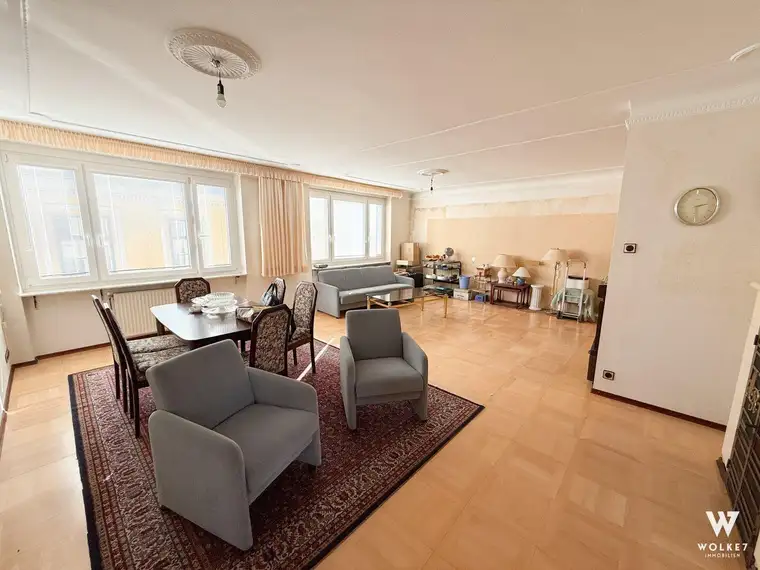 Sanierungsbedürftige 3-Zimmer-Wohnung mit ca. 95 m² und durchdachter Aufteilung – 6. Stock mit Lift