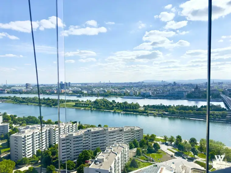Über den Dächern Wiens: 2-Zimmer-Loggiawohnung mit Panorama-Ausblick | 24. Stock | Blick auf die Innenstadt | Inkl. Eigener Tiefgaragenstellplatz
