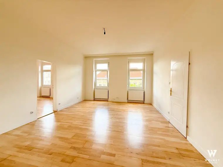 Erstbezug nach Sanierung! Wunderschöner großzügiger Altbau mit Lift, 4-Zimmer-Wohnung im Wiener Stil mit Stadt- &amp; Grünblick