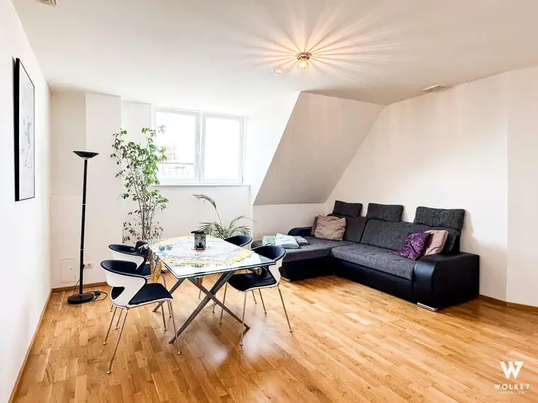 Traumdomizil in 1A-Lage: DG-Ausbau mit 3 hellen Zimmern | große Dachterrasse | neuwertig | Klimaanlage | zweistöckig