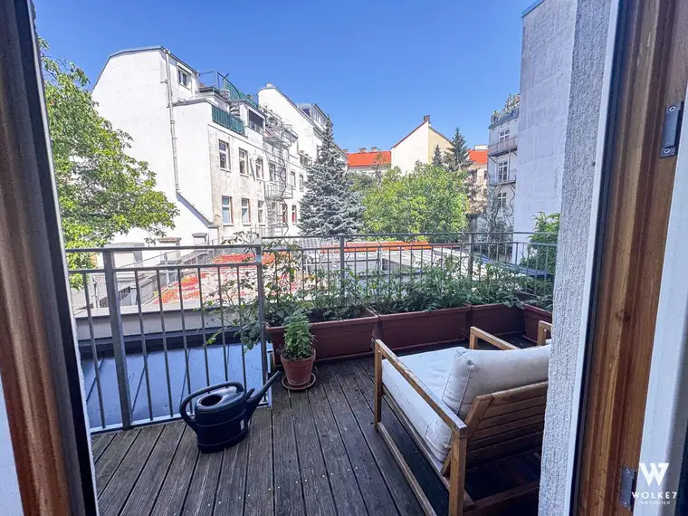 1,5-Zimmer Altbautraum mit großzügigem Balkon | Nähe U3 Johnstraße