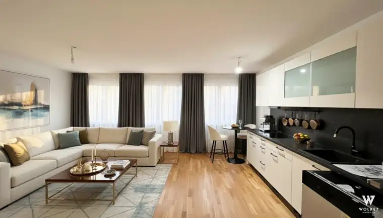 Violeta Nikolov, Wolke 7 Immobilien GmbH & Co KG