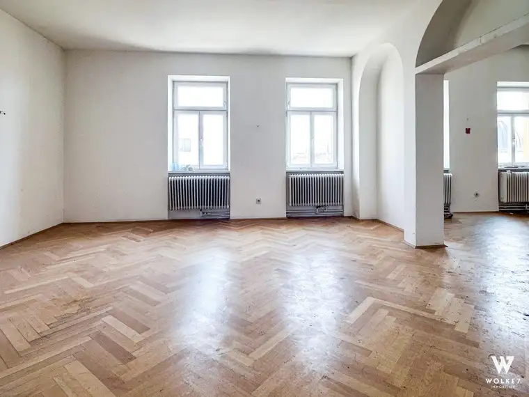 UNBEFRISTET: Zentrale Dachgeschoss-Wohnung in 1030 Wien | 4 Zimmer | Loftcharakter | Renovierungsbedarf | 1 Gehminute Wien Mitte Landstraße