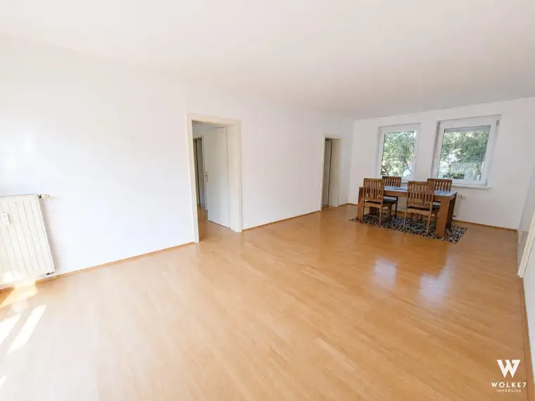 Helle 2-Zimmer-Wohnung mit großzügigem Wohnbereich, 10 m² Balkon &amp; Carport in Seiersberg