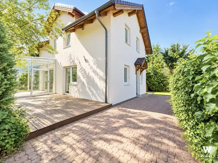 Familienfreundliches Einfamilienhaus mit Salzwasserpool, Wintergarten &amp; ausgebautem Keller in absoluter Ruhelage